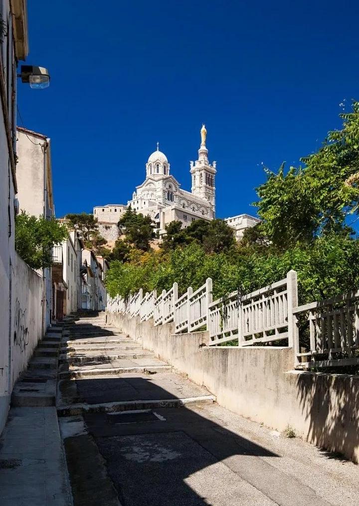 转折点！摩纳哥完成体检，法甲今晚攻防权衡，话题不断，数据趋势出现新变化(今日说法小偷攻陷大超市20120329)-ayx