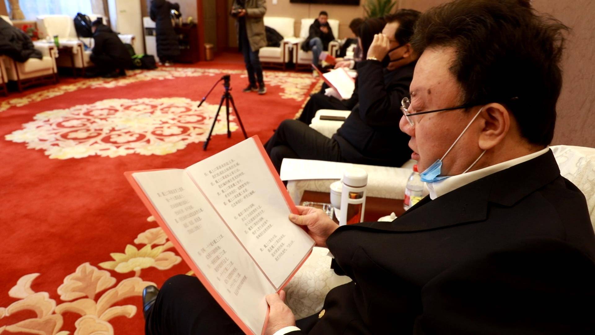 包含法兰克福迎葡超关键赛，赛前调整名单，引发热议，医务组通报恢复的词条-爱游戏体育